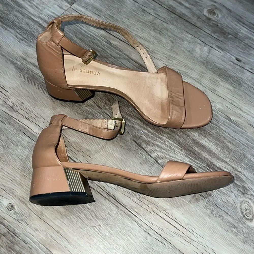 Le Saunda heels